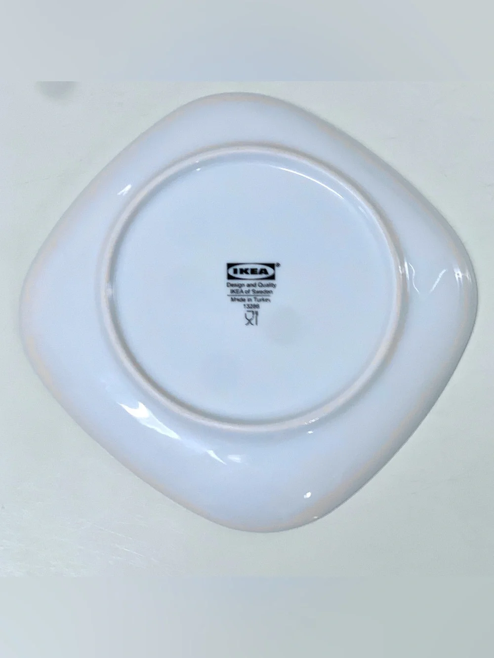White IKEA VARDERA 13286 Soft Angle Square Dinner Plate